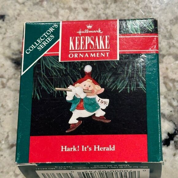 Vintage 1991 Hallmark Hark, It's Herald #3
1991 HALLMARK KEEPSAKE ORNAMENT - Picture 5 of 9